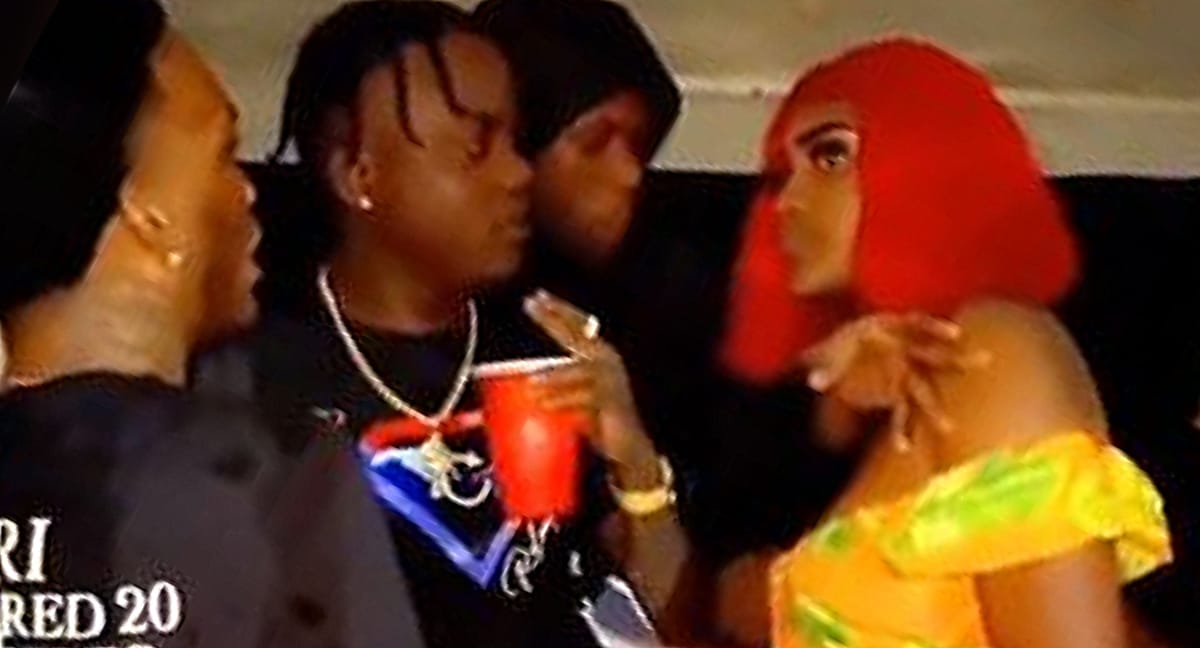 Skeng Not in the Mood; Girl left Embarrassed Trying to Take Pic with the Artiste - Watch Video