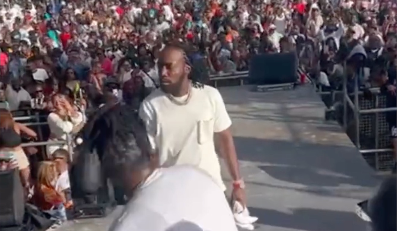 Aidonia Calls Mavado On Stage for Epic Performance - Watch Video