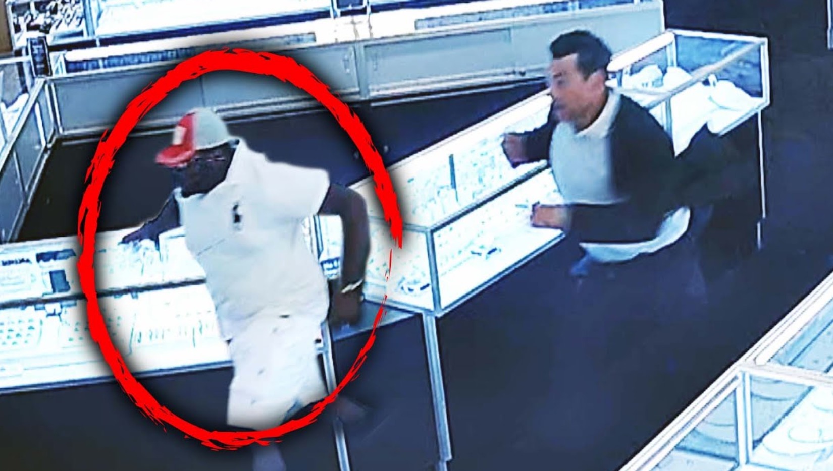 Man Chased Breathelessly by Jewelry Store Owner After He Took Off With Gold Chain - Watch Video