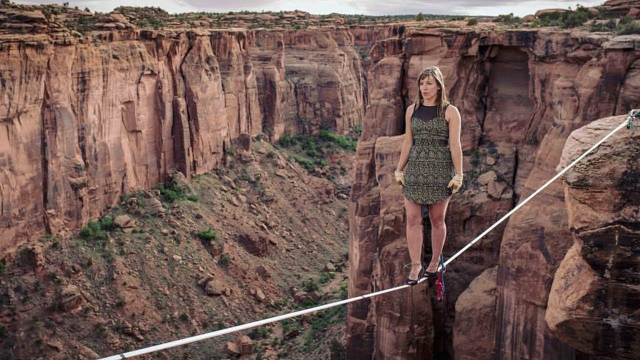 SKILLS: Female Slackliner Faith Dickey crosses Grand Canyon in heels Video ...