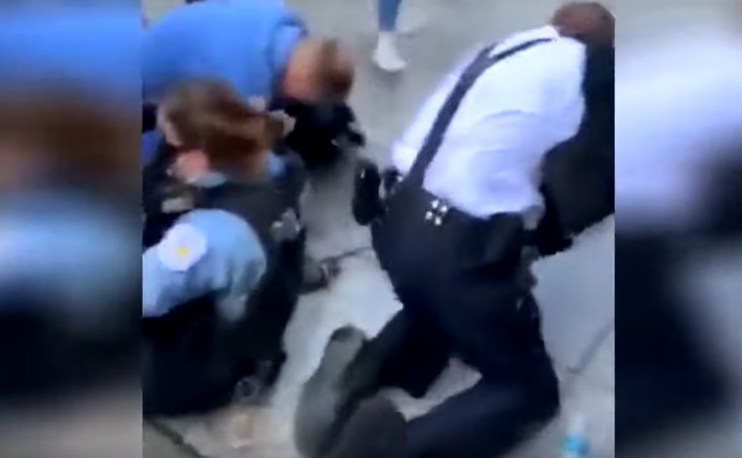 Cops get Pushed and Tossed around in George Floyd protests [Video]