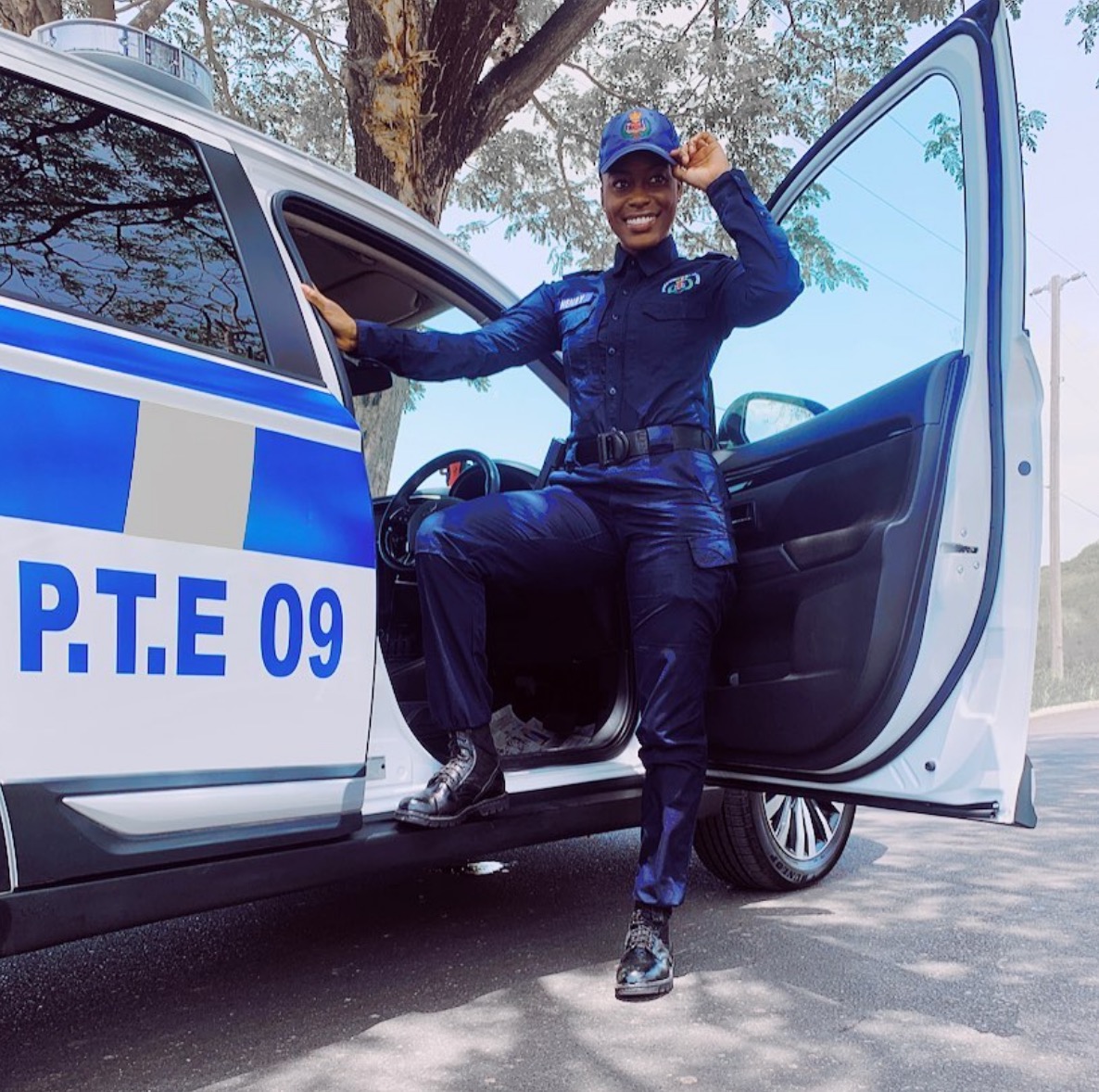 Check Out This Beautiful Female Police Officer Jamaicas Queen Cop