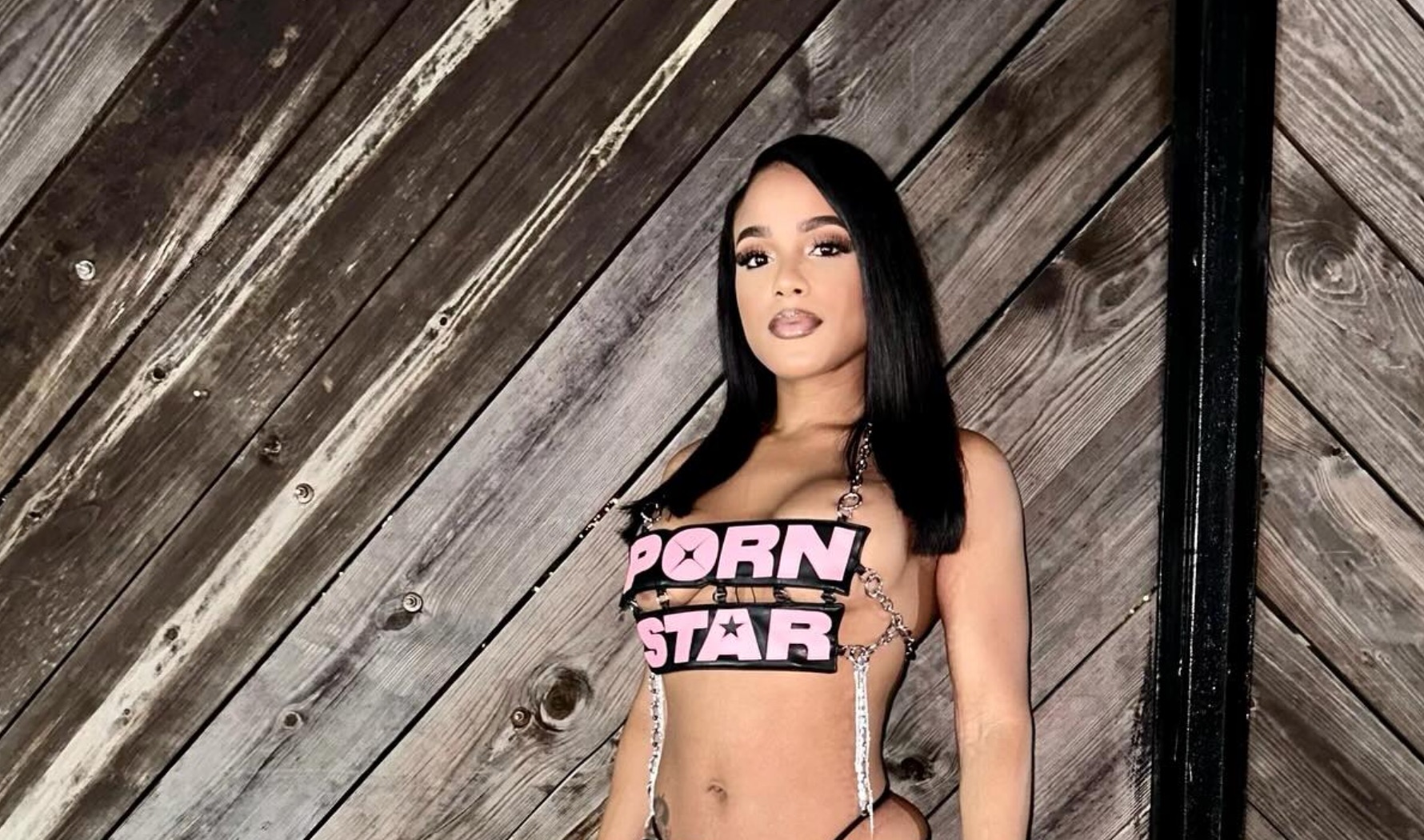 Ishawna Gives 'Porn Star' Performance