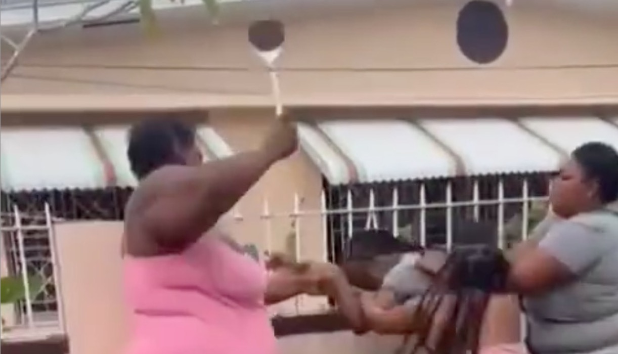 14-Y-O Ganged and Brutally Beaten by a Group of Women in Clarendon - Graphic Video