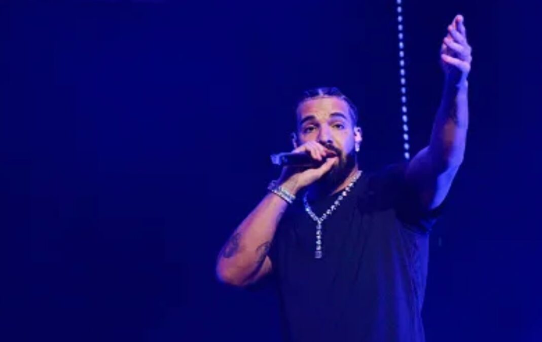Drake Seemingly Lashes Out at Kendrick Lamar During Performance Watch Video