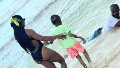 Shelly Ann Fraser Pryce Enjoying a Day at the Beach With Family 20240421065053
