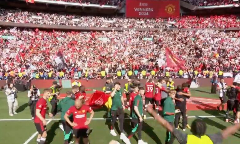 Manchester United Wins FA Cup Final: Beating Manchester City 2-1