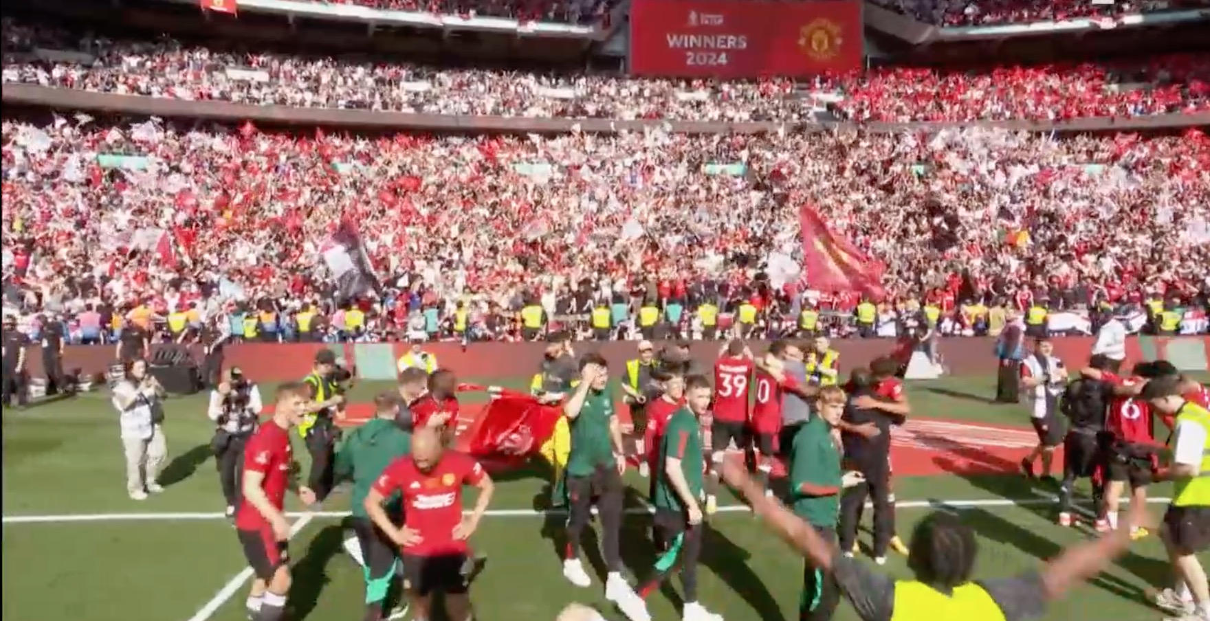 Manchester United Wins FA Cup Final: Beating Manchester City 2-1