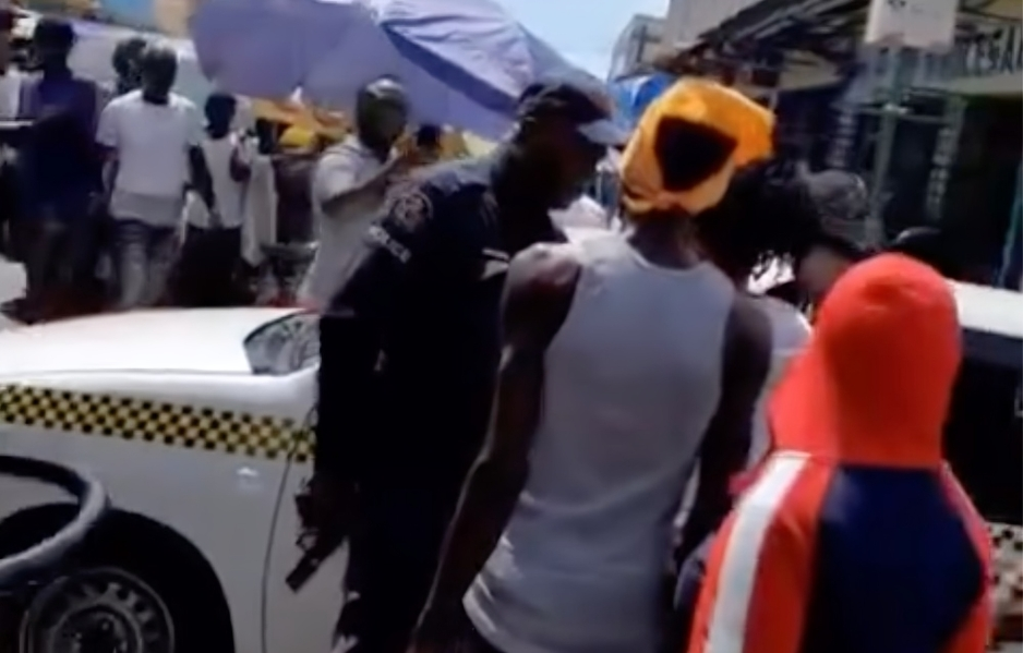 Police Altercation With Vendors Downtown, Shot Fired: Video