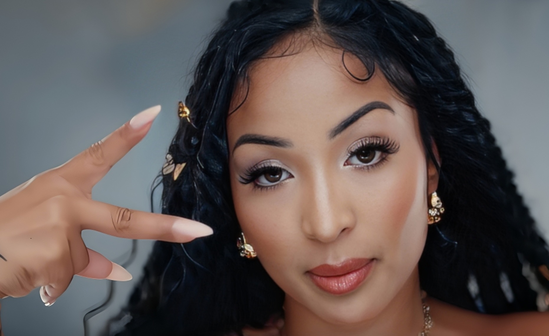 Shenseea Shows Player Skills in 'Dating Szn' Music Video