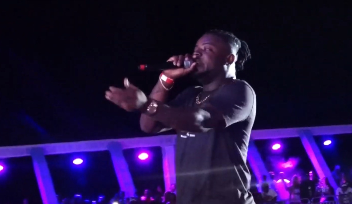 Dancehall Artiste Jquan Stand Off With Band During Performance in St. Ann: Video