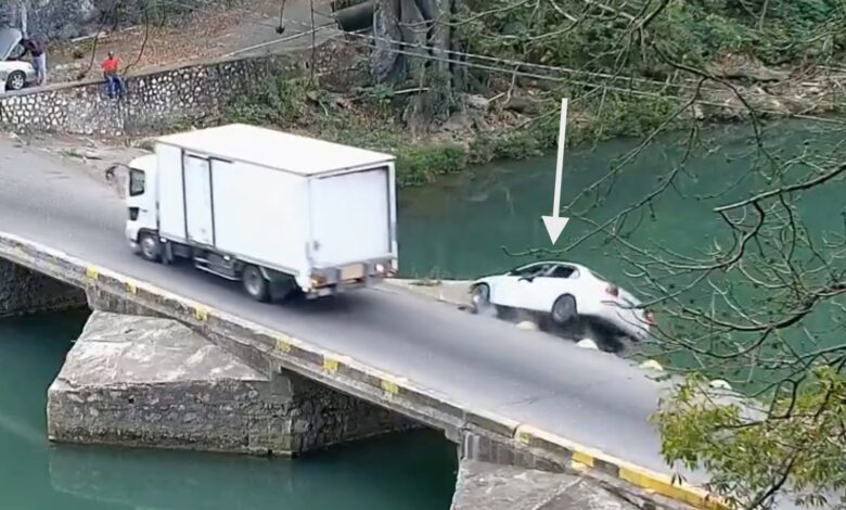 Car Accident at Flat Bridge Caught on Camera: Car Overturns into River